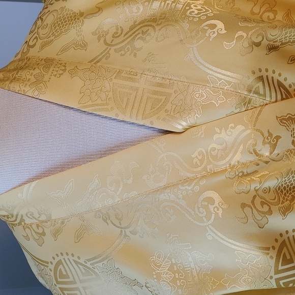Kimono silky golden color robe. One size. With tie. Shorter sleeve. Asian style - Picture 2 of 8